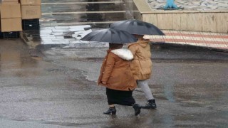 Diyarbakırda sabah saatlerinde kısa süreli yağış etkisini gösterdi