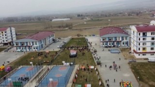 Doğan Aslan Bey KYK Yurdunda depremzede çocuklar için panayır alanı kuruldu