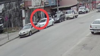 Dükkan sahibi kendi kiracısına sinirlenince camları levye ile kırdı