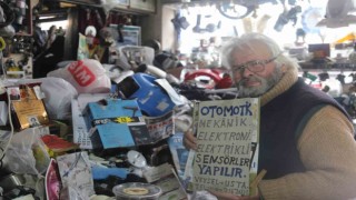 Dükkanında adım atacak yer kalmadı: 50 yılda yüzlerce elektronik eşya unutuldu