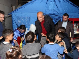 Dulkadiroğlu’nda çocuklara moral çadırı kuruldu