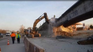 Edirnede asırlık tren yolu üst geçidi yıkıldı