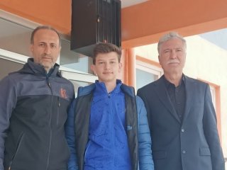 Edremit Lisesi öğrencisi başarısı ile okulun gururu oldu