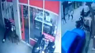 Edremitte sopalı bıçaklı kavga iş yerine taştı
