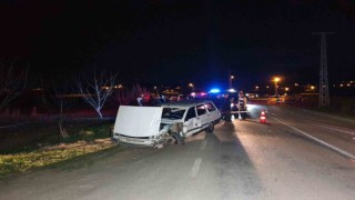 Ehliyetsiz otomobil sürücüsü motosiklete çarptı: 1 ölü