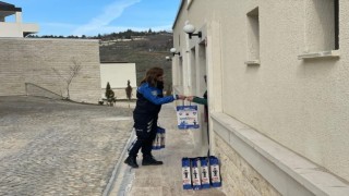 Elazığ polisi depremzede kadınların gününü kutladı