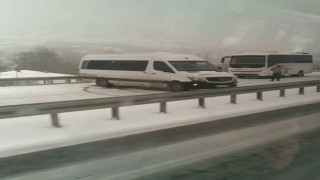 Elazığda kar yağışı sonrası araçlar yolda kaldı