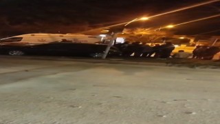 Elazığda otomobil refüjde bulunan ağaca çarptı: 1 ağır yaralı