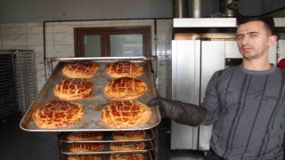 Elazığda Ramazan ayıyla birlikte nohut ekmek tezgahtaki yerini aldı