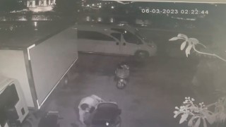Elektrikli bisikleti elini kolunu sallaya sallaya çaldı