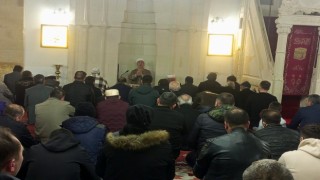 Eller depremzedeler için semaya kalktı