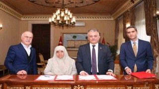 Elmalı “Diyaliz Merkezi Hizmet Binası” protokolünü imzaladı