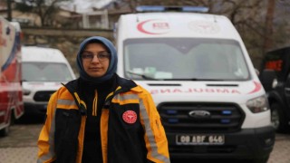 Enkaz altında açtığı damar yoluyla hayat kurtarmıştı o anları anlattı