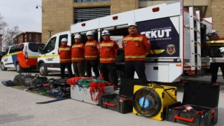 Enkazdan 40 kişiyi kurtaran CEKUT ekipleri yaşadıklarını anlattı