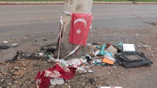 Enkazdan çıkan Türk bayrakları ve manevi değerler yerde kalmadı