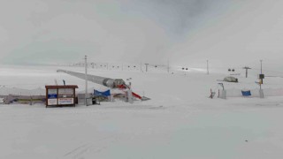 Erciyeste kar yağışı turizmcileri sevindirdi