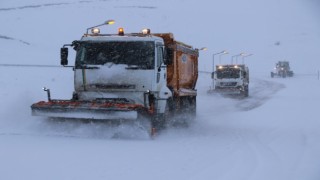 Erzincanda kar ve tipiden kapanan 135 köy yolundan 109u ulaşıma açıldı