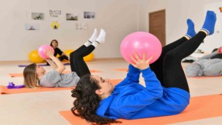 Esenyurtlu kadınlar günün stresini spor kursunda atıyor