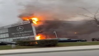 Esenyurtta otomobil firmasına ait yetkili servis binası alev alev yandı