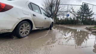 Eskişehirde ara sokaklar göle döndü