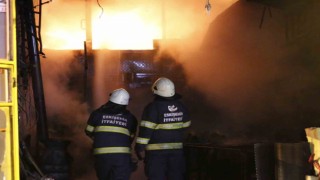 Eskişehirde yangın: 2 dükkân kullanılamaz hale geldi