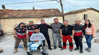 Eskişehirli dernek üyeleri deprem bölgesine tekerlekli sandalye ve oyuncak götürdü