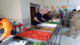 Eskişehirli eğitimcilerin ilk günden itibaren depremzedelere desteği devam ediyor