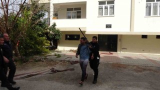 Evi ateşe verip, müdahale için gelen ekiplere ecel teri döktüren şahıs tutuklandı