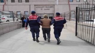 Farklı suçlardan aranan 4 şahıs jandarma ekiplerince yakalandı
