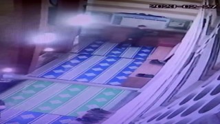 Fatihte takip ettiği adamın ayakkabısını camide çaldı