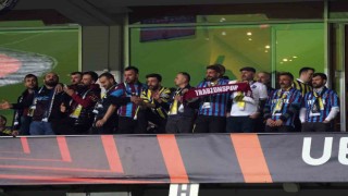 Fenerbahçeli Elifi enkazdan kurtaran ekip Fenerbahçe - Sevilla maçını izledi