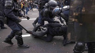 Fransada protestocular polisle çatıştı: 58 gözaltı