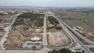 Gedizde gençlik merkezi ve tenis kortu inşaatları başladı