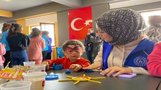 Gençlik Merkezinden depremzede çocuklara moral ziyareti