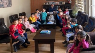 Germencikli minikler kumbaralarını depremzedeler için bağışladı