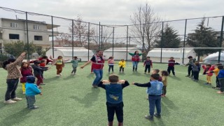 Gönüllü öğretmenlerden depremzede çocuklara psikososyal destek