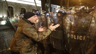 Gürcistanda parlamento önündeki protestoda 66 gözaltı