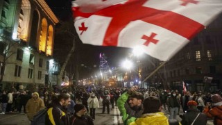 Gürcistanda tartışmalı yasa tasarısı parlamentoda oylanarak geri çekildi