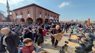 Hacı Bayram Veli Camiinde binlerce vatandaş, depremde vefat edenlere dua etti