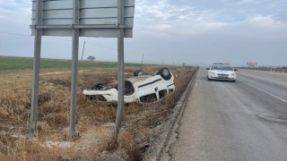 Hafif ticari araç takla attı, 7 kişi yaralandı