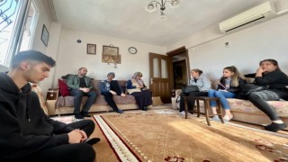 HAK-İŞ İzmir yönetimi depremzede aileleri ziyaret etti