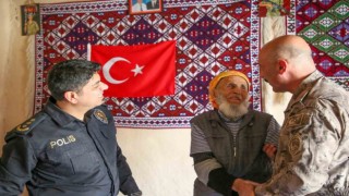 Hakkari Emniyet Müdürü Pınardan 99luk çınara ziyaret