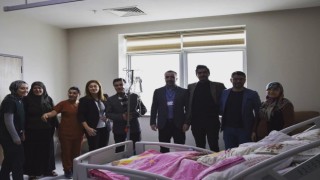 Hastane yönetimi Yaşlılar Haftası nedeniyle tedavileri devam eden yaşlıları ziyaret etti