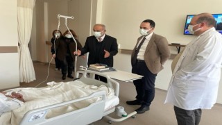 Hastanede tedavi gören vatandaşlara Kuran-ı Kerim hediye edildi