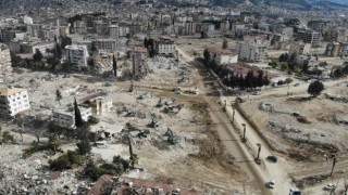 Hataydaki enkaz kaldırma çalışmaları havadan görüntülendi