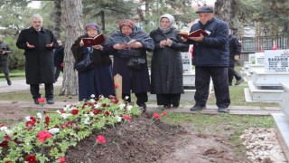 Hava şehitliğinde anma töreni