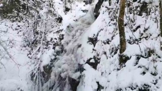 Hava sıcaklığı -5in altında ölçüldü: O şelale kısmen dondu