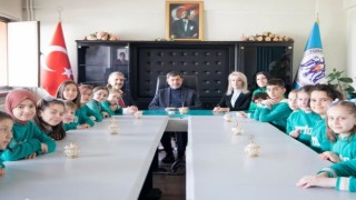 “Hayat Dolu Öyküler” adlı kitabın geliri depremzedelere