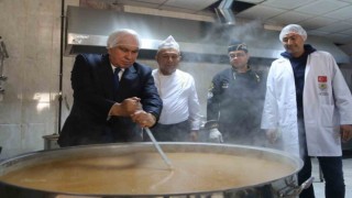 Her gün 10 bin depremzedeye sıcak yemek