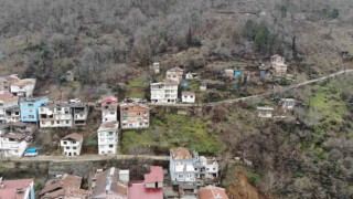 Heyelan mağduru Artvinin Borçka ilçesi Gündoğdu mahallesi sakinleri sorunlarına kalıcı çözüm istiyor